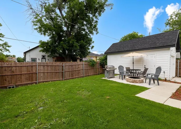 Holiday home Fenced Yard - Fire Pit - Gated Parking - Workspace *