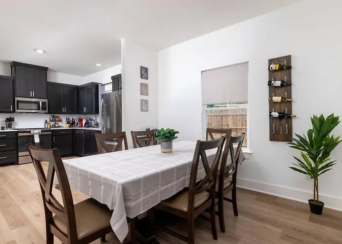 Fenced Yard - Fire Pit - Gated Parking - Workspace