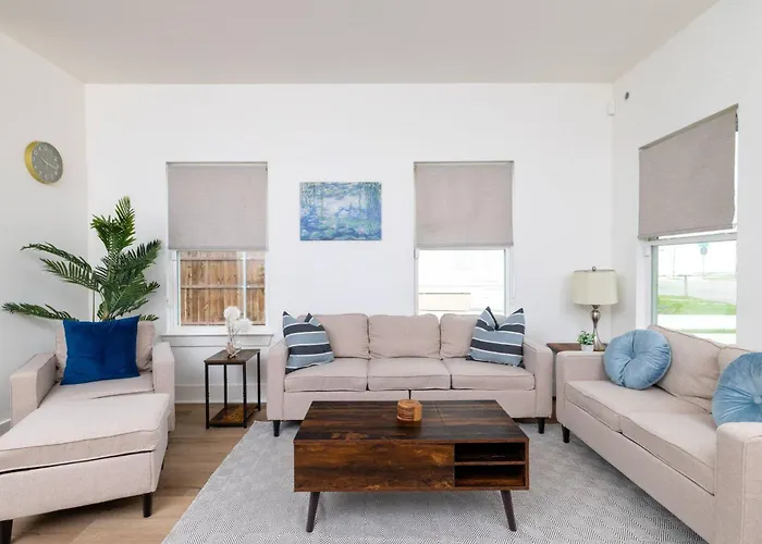 Holiday home Fenced Yard - Fire Pit - Gated Parking - Workspace Fort Worth