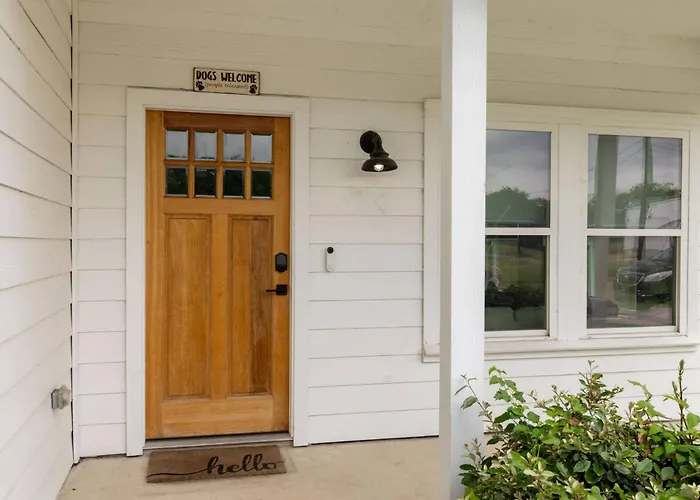 Fenced Yard - Fire Pit - Gated Parking - Workspace Holiday home Fort Worth