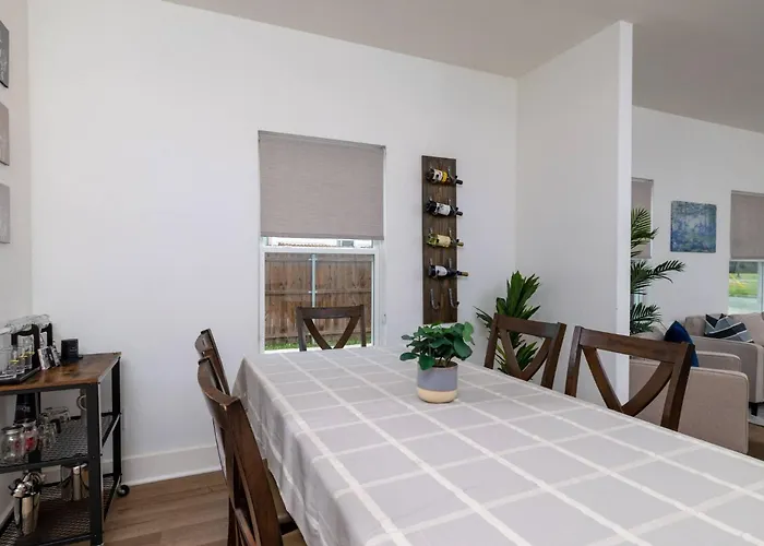Holiday home Fenced Yard - Fire Pit - Gated Parking - Workspace Fort Worth
